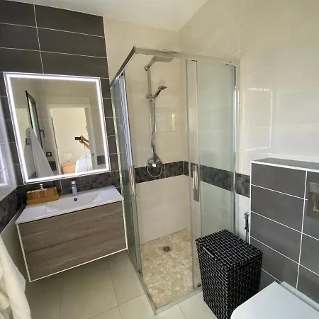 Superbe Plain-pied Avec Piscine فيلة Servian